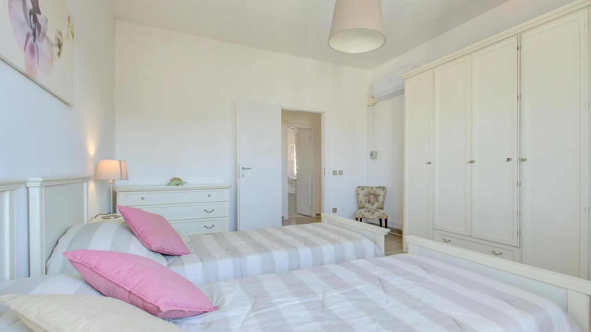 Sunlit-Balcony Apartment Venice